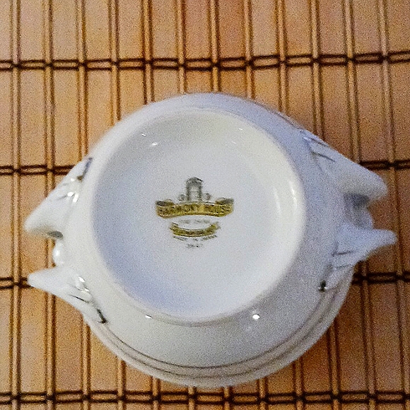 Vintage China - Platinum Garland Sugar Bowl & Lid manufactured by Harmony House - Picture 9 of 16